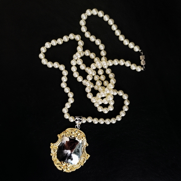 925 Jewelry - Vtg SS Repousse pendant with faux pearl necklace